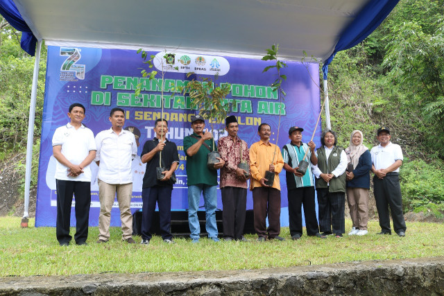 Penanaman Pohon Di Sendang Pengilon